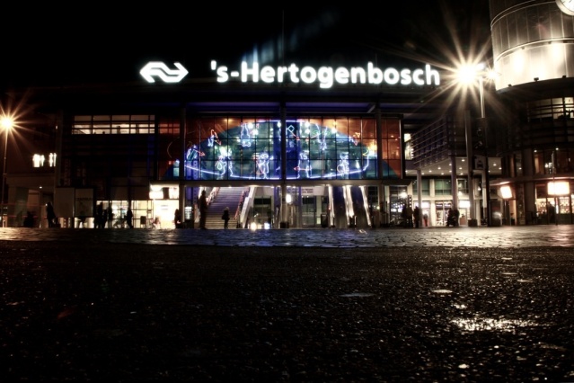 S'Heryogenbosch train station (image courtesy of Frank Niessen, Flickr).