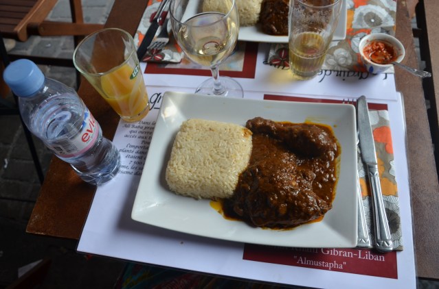 Poulet Maombe avec Riz et saka (Congolese meal of chicken with rice and spinach)