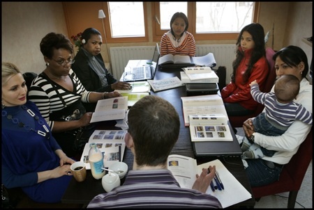 Foreign ladies learn dutch in order to integrate and stay in the Netherlands with their Dutch partners @nrc handelsblad.